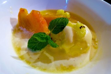 <p>Persimmon&nbsp;desert</p>