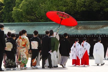 <p>The guests might as well dress in the traditional way; however, this remains their own choice.</p>