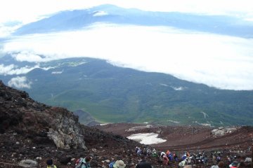 Descending on the Fujinomiya Trail.