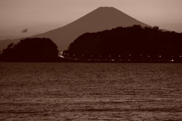 Why is this the best place to take Mt. Fuji photos? Because you will also have Enoshima Island in the foreground, along with sailboats and windsurfers, giving your shots some local color and flavor.