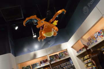 <p>Charizard&nbsp;flies above you.</p>