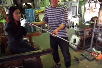 <p>The skilled glass blower in charge that day will give you detailed instructions on what to do.</p>