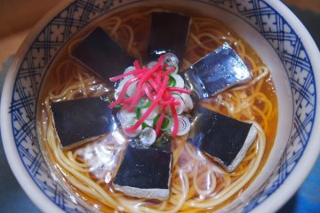 <p>Di lantai 2,ada exhibition makanan dari restoran di Kota Furano.Ramen unik ini dengan beberapa iris keju Sepia!</p>