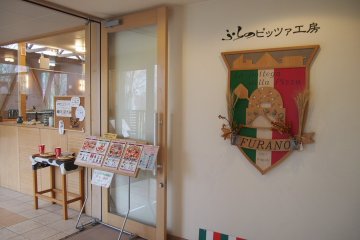 <p>Datang ke restoran Pizza sehabis mengunjungi pabrik keju!</p>