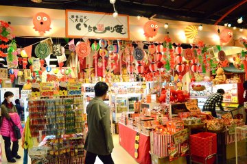 <p>Next to the museum is a souvenir shop selling takoyaki-related merchandise!&nbsp;</p>