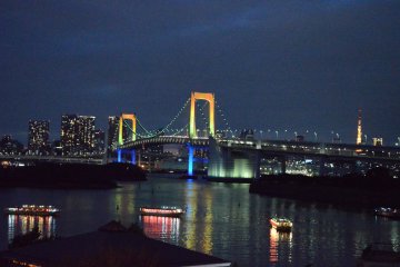 <p>From the Takoyaki museum, step outside to the observatory deck to enjoy an excellent view of the rainbow bridge!</p>