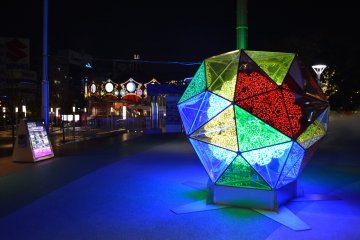 <p>Warna-warni nyala lampu Natal yang terlihat sangat menawan</p>