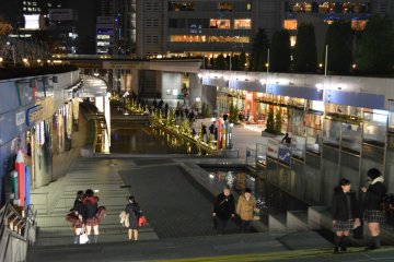 <p>Ada banyak pilihan makanan yang tersedia di Tokyo Dome City</p>