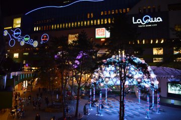<p>Sebuah atrium yang luas di LaQua, tempat terbaik untuk berkumpul!</p>