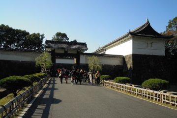 <p>Ote-mon:&nbsp;the closest entrance to visit the museum</p>