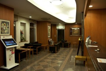 <p>Front desk and lobby</p>