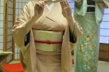Take a look at her graceful fingers!