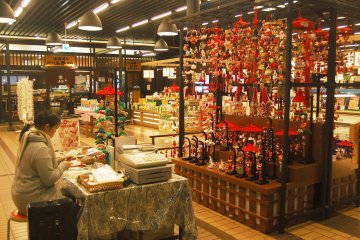 <p>Traditional market inside Echigo Yuzawa station, you can find various souvenirs and snacks here.</p>