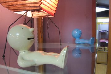 These two guys captured my attention at the souvenir shop.....they were for scotch tape!