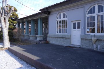 <p>This building was designed by a pupil of Frank Lloyd Wright.</p>
