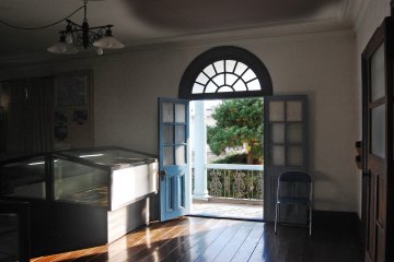 <p>Second floor to the veranda</p>