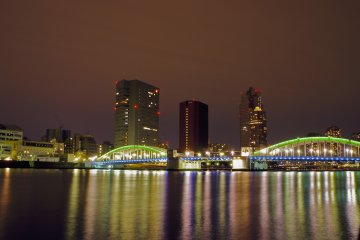<p>One more night-time view of the Kachidoki Bridge</p>