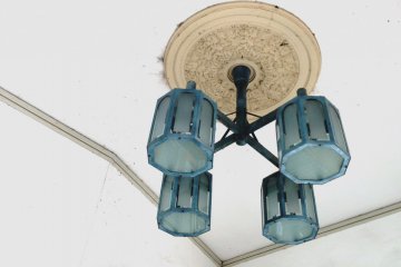<p>Relive the roaring twenties at Takojizo Station, a tribute to Taisho chic</p>