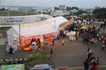 There are many festival style game and food booths throughout the zoo grounds during the Christmas Fantasy