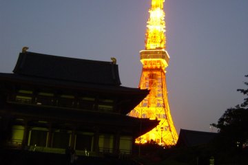 <p>Kuil retro, Tokyo Tower yang modern, dan cahaya bulan di langit yang abadi</p>
