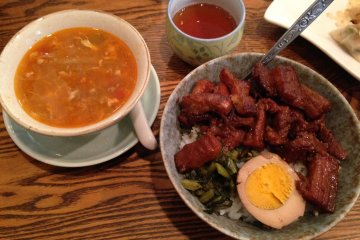 <p>Kakuni-don with hot and sour soup</p>