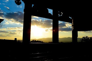<p>Vue depuis le pavillon qui abrite la cloche du temple</p>
