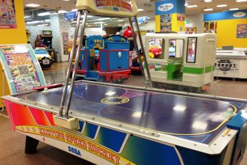 <p>Table Hockey at Kispa La Park Kishiwada</p>