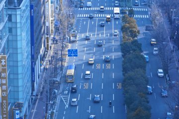 <p>Traffic passes by as seen from the Sky Lobby. It's a good place to take a&nbsp;time-lapse video albeit you need to manage without a tripod as is not allowed to set one up.</p>