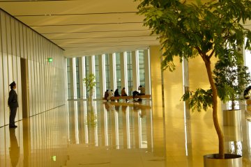 <p>A view of the observation space which has sufficient but artistically arranged&nbsp;seating space.</p>
