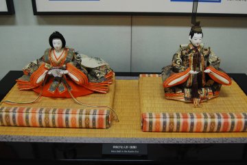 <p>Exhibition of local traditional dress</p>