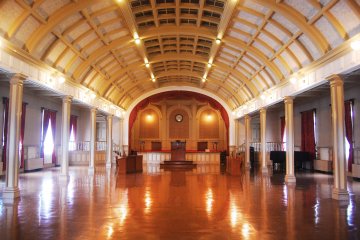 <p>Hall for art performances and events</p>