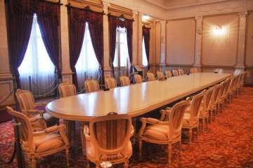 <p>Classic meeting room</p>