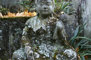 <p>Moss doesn't lie.&nbsp; These statues have stood sentry for some time.</p>