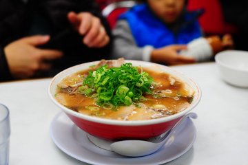 <p>Ramen andalan dengan ekstra potongan chasiu</p>
