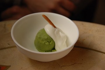 Es krim green tea untuk hidangan penutup