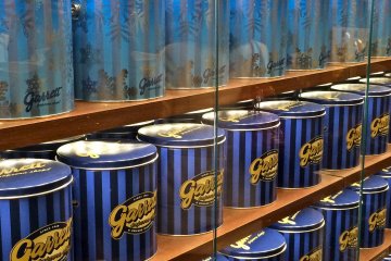 Garrett Popcorn Shops signature tins: Signature Blue Tin &amp; Garrett Signature Snowflake
