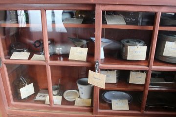 <p>With his examination room, Genkuro was able to perform the tasks required of him. Here various examination and medical tools are displayed&nbsp;</p>