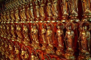 <p>Patung Jizo Bosatsu, dipercaya menjadi dewa pelindung anak-anak, wanita hamil, dan musafir</p>
