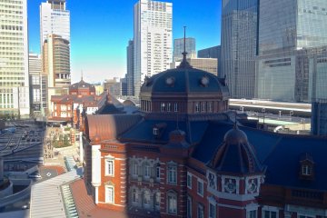 <p>It's a bit of a shame that the shadow of the new&nbsp;skyscraper structure falls directly onto&nbsp;Tokyo Station below, so that it&nbsp;darkens the view slightly&mdash;surely depending on the time of the day.</p>