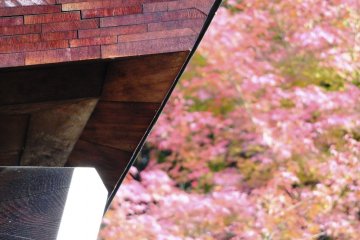 <p>Notice how the eaves are made up of many pieces of wood</p>