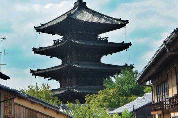 A view of Yasaka pagoda from Nanenzaka
