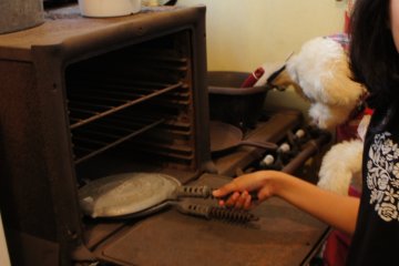 <p>The American-style kitchen where&nbsp;you can get a feeling of how&nbsp;life was at that time;&nbsp;the oven, retro-style telephones etc.</p>
