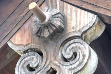 <p>Eave details</p>
