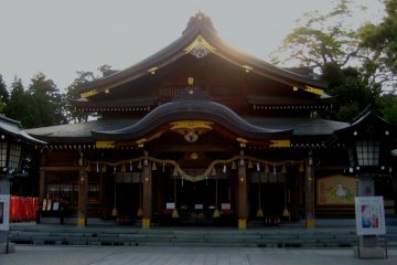 <p>The main shrine of Takekoma&nbsp;Inari at sunset. The best time to view the shrine is in the early evening during March/April.</p>