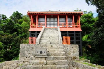 <p>Sueyoshi Shrine</p>