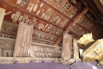 <p>Marks of previous pilgrims</p>