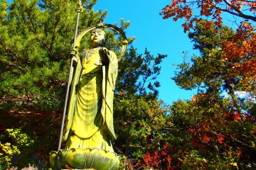 <p>Patung Miroku Bosatsu</p>

