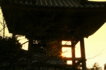 <p>Honkokuji's graceful bell tower</p>