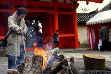 <p>A bonfire to warm visitors</p>