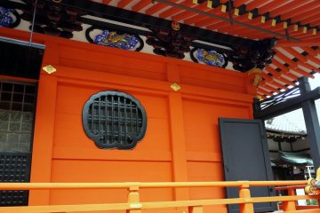 <p>Freshly painted details gleam on the recently renewed hall</p>